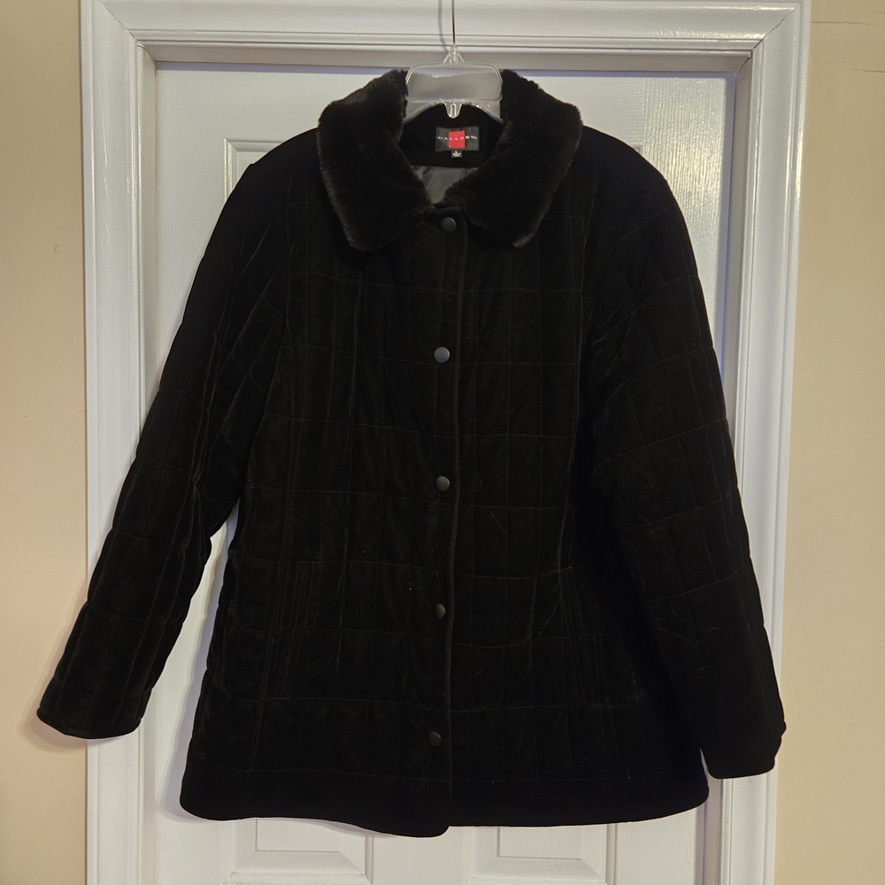 Women's Black Quilted Jacket With Faux Fur Collar